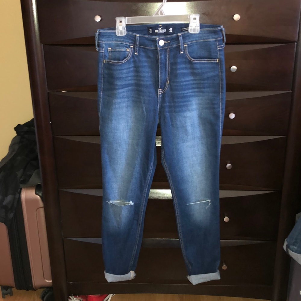 Hollister high rise knee ripped jeans